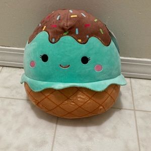 BNWT 8 inch maya the ice cream Claire’s exclusive